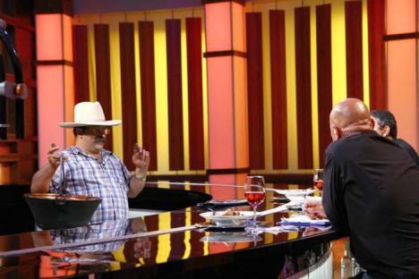 Lali, ţiganul universal: Un gabor din Oradea a impresionat juraţii emisiunii 'Chefi la cuţite' cu o tocăniţă 'şmecherită' (FOTO)