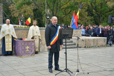 La mulţi ani, Oradea! Ziua oraşului, sărbătorită cu depuneri de coroane şi defilări militare (FOTO/VIDEO)