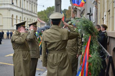 La mulţi ani, Oradea! Ziua oraşului, sărbătorită cu depuneri de coroane şi defilări militare (FOTO/VIDEO)