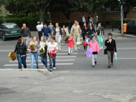 Elevii de la Şcoala "Dacia" au început anul şcolar cu o sală de sport nouă (FOTO)