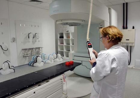 În război cu cancerul: La Centrul Oncologic din Oradea, aparatura şi medicii sunt suprasolicitaţi