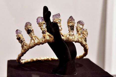 Bijuteriile „vii”: O artistă din Oradea se remarcă prin realizarea de bijuterii aparte