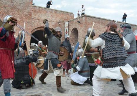 Cetatea în sărbătoare: Mircea Baniciu, Mircea Vintilă, Subcarpaţi şi Vanotek vin la Festivalul Medieval din Oradea