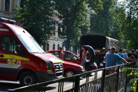 Intervenţie spectaculoasă: Patru copii în pericol de înec, salvaţi de pompieri dintr-un vârtej lângă Podul Dacia (FOTO)