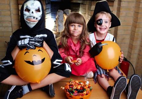 Petreceri 'de speriat': Mall-urile le-au pregătit celor mai mici dintre orădeni petreceri de Halloween cu bunătăţi şi multă distracţie