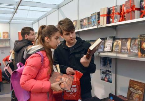 Piaţa cărţilor: Caravana Gaudeamus aduce la Oradea edituri de top, într-un târg amenajat în Piaţa Unirii