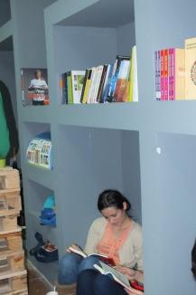 Tinerii orădeni au profitat de librăria de-o zi Cărtureşti (FOTO)
