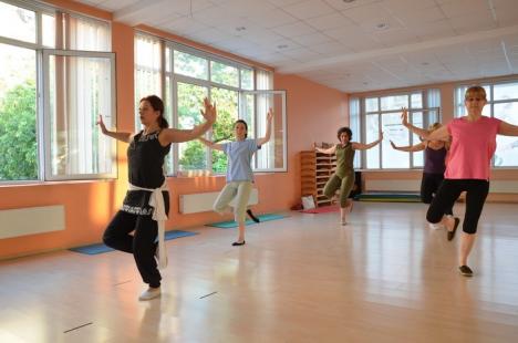 Terapia dansului: Orădencele pot scăpa de stres cu mişcări de yoga şi dans clasic indian (FOTO)