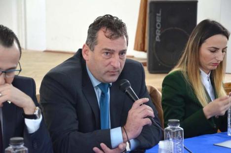 Profu’ de corupţie: Fostul primar al Beiuşului, Adrian Domocoş, de la 'mititica' în învăţământ