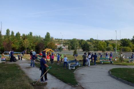 Voluntarii Provident şi picii din Dragoş Vodă au făcut un nou loc de joacă (FOTO/VIDEO)