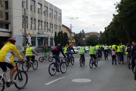 Bicicleta, cel mai rapid mijloc de transport în Oradea. Peste 500 de orădeni au pedalat victorioşi prin oraş (FOTO/VIDEO)