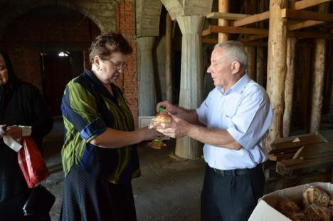 Criticat că n-a mers la înmormântare, episcopul Sofronie a oficiat parastasul părintelui Ciordaş (FOTO)