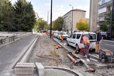 În paza Domnului: Pe strada Constantin Noica trotuarele s-au „subțiat”, spre nemulțumirea locuitorilor (FOTO)
