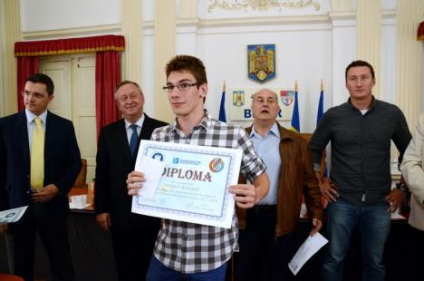 Campionii de la echipa de polo juniori I a CS Crişul, premiaţi de conducerea clubului (FOTO)