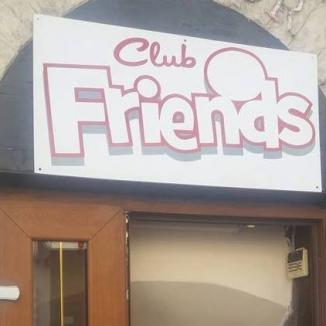 Clubul Friends, dedicat homosexualilor din Oradea, a fost închis de Poliţia Locală