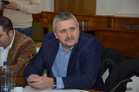 Ovidiu Mureşan a "fugit" înainte să fie schimbat din funcţia de viceprimar (FOTO/VIDEO)