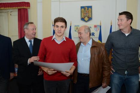 Campionii de la echipa de polo juniori I a CS Crişul, premiaţi de conducerea clubului (FOTO)