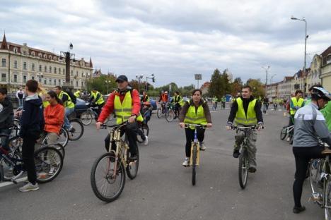 Bicicleta, cel mai rapid mijloc de transport în Oradea. Peste 500 de orădeni au pedalat victorioşi prin oraş (FOTO/VIDEO)