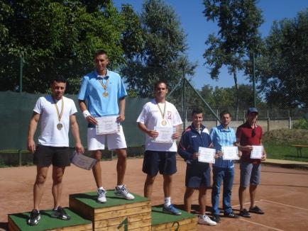 De șapte ani consecutiv, poliţistul orădean Sergiu Lozincă este pe podium la campionatele de tenis de câmp (FOTO)