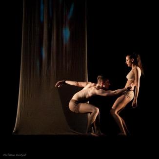 Stăpânul mişcărilor: Orădeanul Emil Rengle este coregraful unor vedete precum Inna şi Antonia (FOTO)