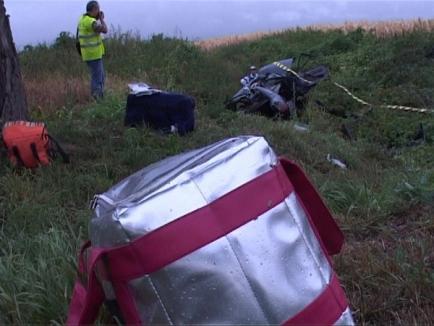 O femeie a murit, iar alta e în stare foarte gravă, din cauza unui tânăr care nu avea permis şi a urcat la volan (FOTO / VIDEO)
