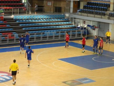 Handbaliştii de la CSM Oradea au fost învinşi clar în primul joc al triunghiularului amical (FOTO)