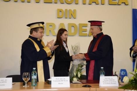 Istoricul Nicolae Edroiu a devenit Doctor Honoris Causa al Universităţii din Oradea (FOTO)