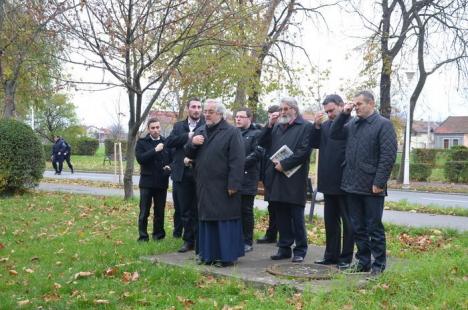 De "Cascadorii râsului": Sfinţirea locului viitoarei statui a lui Brătianu s-a ţinut fără.... organizatori (FOTO)