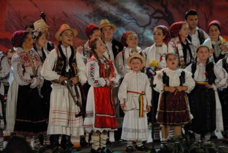 30 de ani de Tezaur Folcloric, sărbătoriţi la Oradea (FOTO)