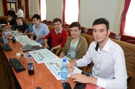 Campionii de la echipa de polo juniori I a CS Crişul, premiaţi de conducerea clubului (FOTO)