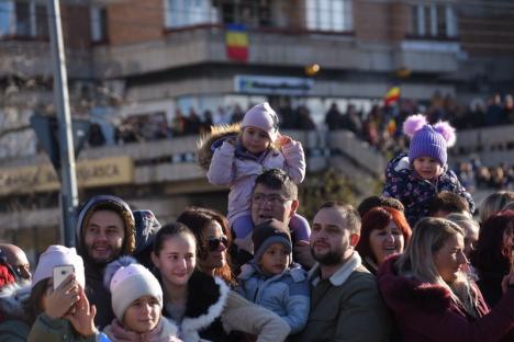 Ziua Națională la Oradea: Parada de 1 Decembrie a atras circa 5.000 de spectatori în Centrul Civic (FOTO / VIDEO)
