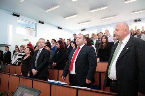 Zeci de specialişti în ştiinţe juridice au dezbătut la Agora perspectivele dreptului în secolul XXI (FOTO)