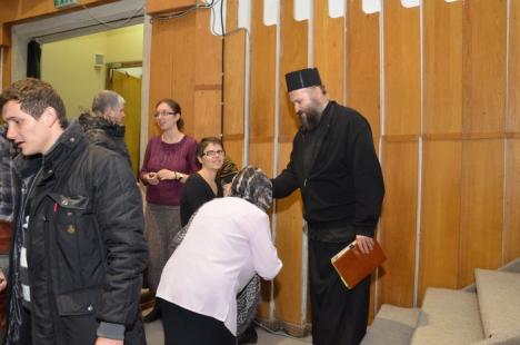 "Ilegaliştii" Domnului: O conferinţă interzisă de episcopul Sofronie a adunat 800 de orădeni (FOTO)