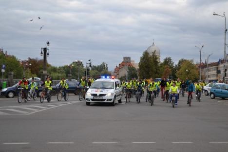 Bicicleta, cel mai rapid mijloc de transport în Oradea. Peste 500 de orădeni au pedalat victorioşi prin oraş (FOTO/VIDEO)