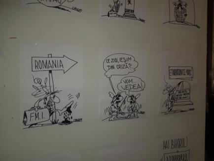 Taxele şi impozitele plătite de orădeni, caricaturizate într-o expoziţie la Primărie (FOTO)