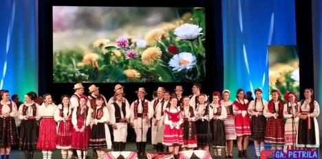 Regal folcloric în Oradea: spectacolul de Mărțișor s-a ținut cu sala plină