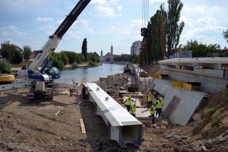 A început montarea primului tronson din structura metalică a podului Centenarului (FOTO/VIDEO)