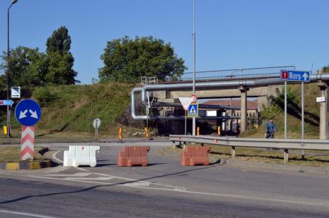 N-au terminat! Trecerea de nivel cu calea ferată din strada Uzinelor rămâne închisă încă o săptămână (FOTO)