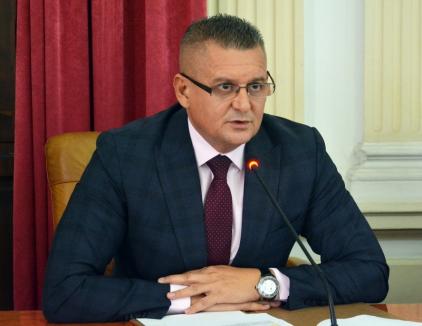Şah la Bolojan: Prefectul Ioan Mihaiu cere revocarea regulamentului privind supraimpozitarea clădirilor mici sau nealiniate