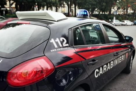 O româncă riscă 3 ani de închisoare în Italia pentru că şi-a înscenat furtul propriei maşini