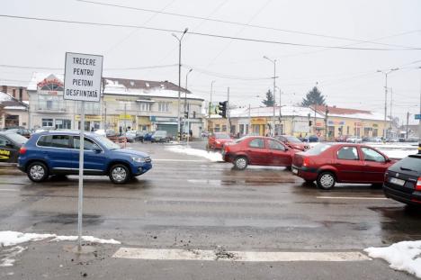 Atenţie, pietoni! Primăria Oradea a desfiinţat una dintre trecerile de pietoni de lângă Biserica Emanuel (FOTO)