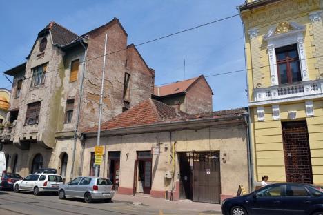 Constructorii au reluat lucrările de reabilitare a casei Nemes Áron din strada Primăriei (FOTO)