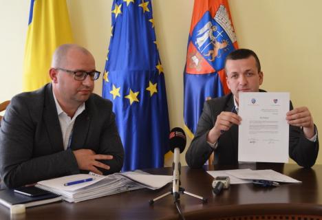 Primăria Oradea își recunoaște vina: A retipărit 150 de invitaţii pentru festivitățile de 20 aprilie, ca să pună şi semnătura lui Ioan Mang