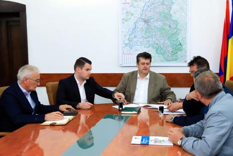 Consiliul Judeţean Bihor a semnat contractul pentru construirea bazinului didactic de înot din Ştei