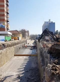 Pasajul subteran din Bulevardul Magheru este realizat în proporţie de 65%. Au fost aduse o parte din grinzile care-l vor acoperi (FOTO)