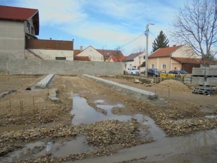 Aproape 300 de locuri de parcare, în lucru în spatele blocurilor din Calea Aradului (FOTO)