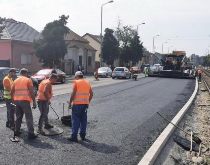 Noi restricţii de circulaţie în Oradea: Traficul rutier pe bulevardul Nufărul se va închide pe o bandă de circulaţie până în septembrie