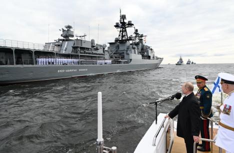 Președintele Vladimir Putin își laudă forța Marinei ruse, care poate lovi letal „orice țintă inamică” (FOTO)