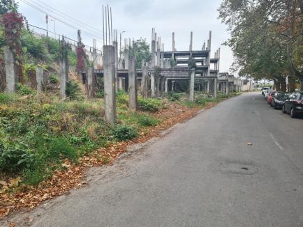 Ruinele de lângă parcul IC Brătianu din Oradea vor fi expropriate pentru a face loc unei parcări (FOTO)
