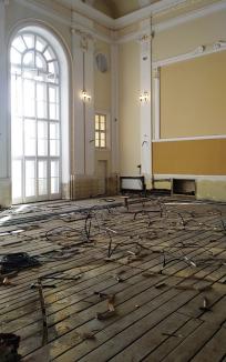 Reabilitarea fațadei Primăriei Oradea s-a încheiat după 2 ani de lucrări (FOTO)